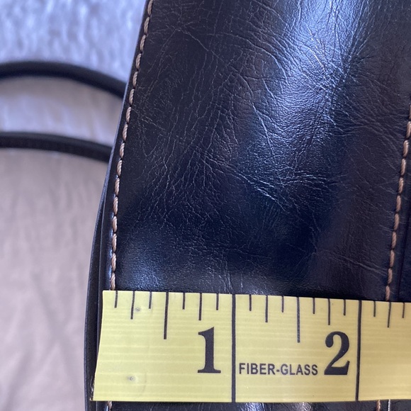 Black genuine leather shoulder bag w contrast white stitching. Brand unknown🖤 - Picture 12 of 12